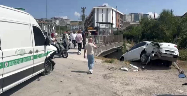 Belediyenin cenaze aracıyla kaza yaptı, Polise İngiltere ehliyeti verdi