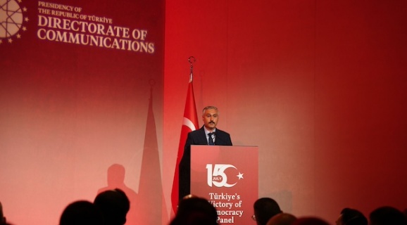 İngiliz Türk Birliği Başkanı Murat Şükrü Acar, Queen Elizabeth II Centre'da konuştu