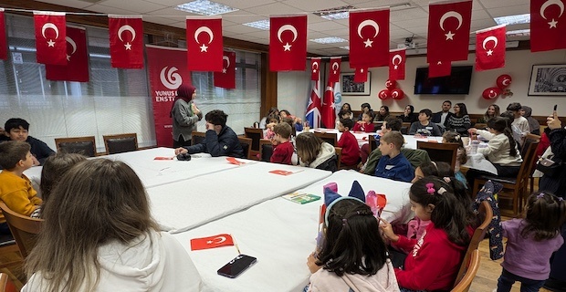 Cumhuriyet Bayramı Coşkusu Londra Yunus Emre Enstitüsü’nde çocuklarla yaşandı