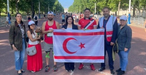 İngiltere’de yaşayan Kıbrıslı Türk Okan Baysan ve Halil İzzet barış için koştu
